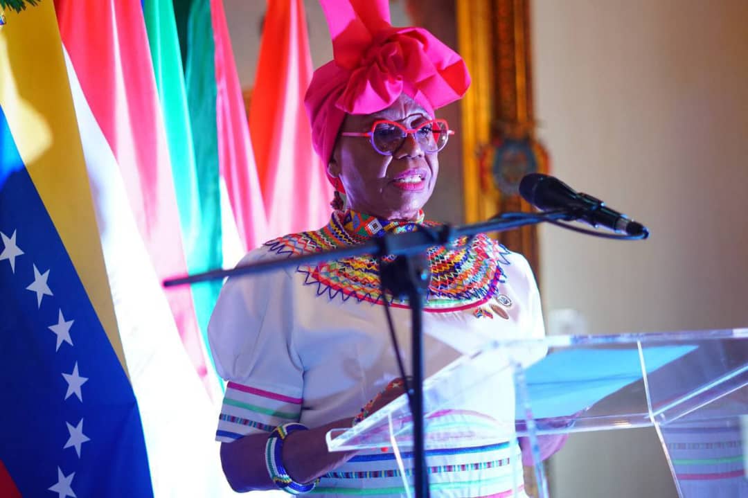 Also speaking at the occasion, South Africa's Ambassador to Venezuela, Lindiwe Michelle Maseko, said during the week, African ambassadors were able to appreciate Venezuela's potential in the areas of education and culture and the development of its institutions, adding that "despite the challenges the country faces in the form of economic sanctions, we have no doubt that Venezuela has much to offer."