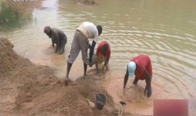 Sierra Leone's diamonds fail to benefit those who mine them