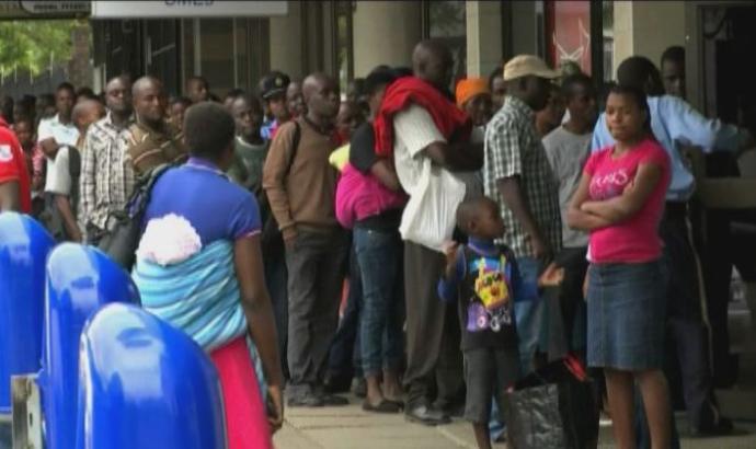 Zimbabwe hit by cash crunch