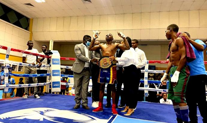 Shaanika wins National Super Bantamweight title